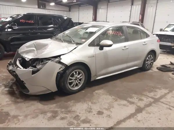 JTDEAMDE8MJ026068 2021 TOYOTA COROLLA - Image 2