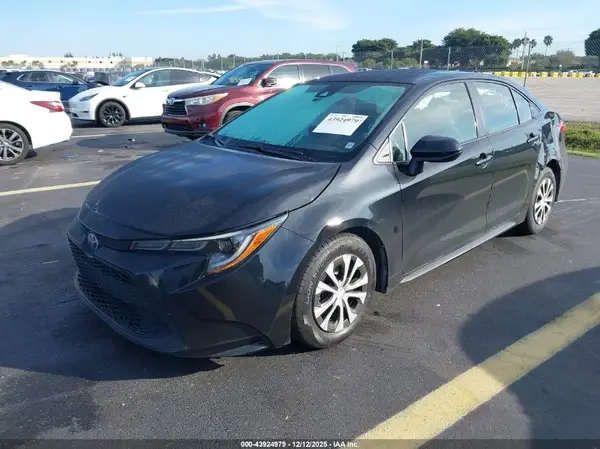 JTDEAMDE8NJ060786 2022 TOYOTA COROLLA - Image 2