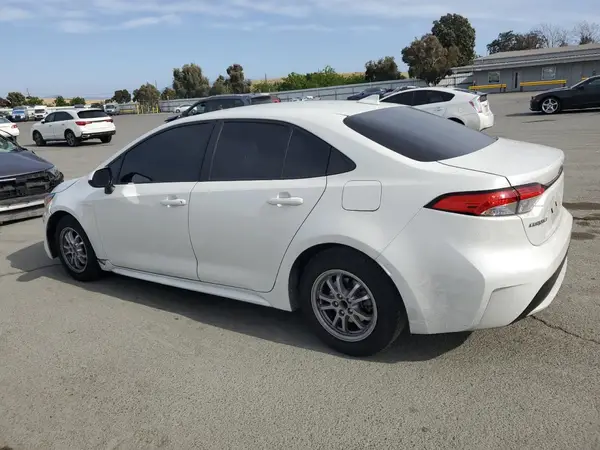 JTDEAMDE9MJ020067 2021 TOYOTA COROLLA - Image 2