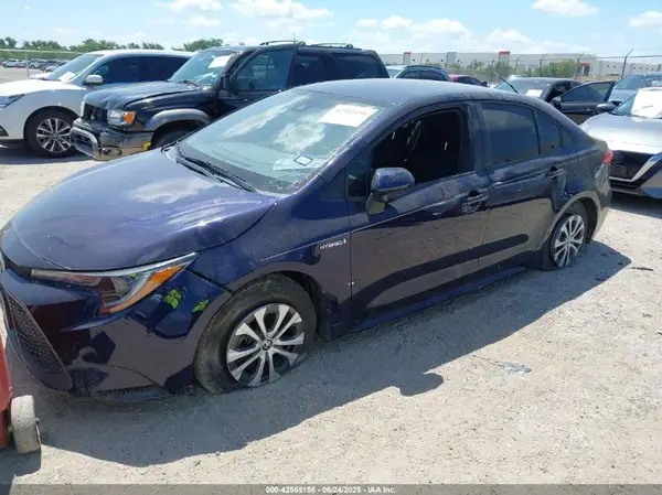 JTDEAMDE9MJ033000 2021 TOYOTA COROLLA - Image 2