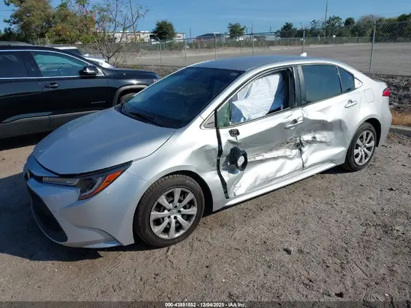JTDEPMAE2N3011672 2022 TOYOTA COROLLA - Image 2