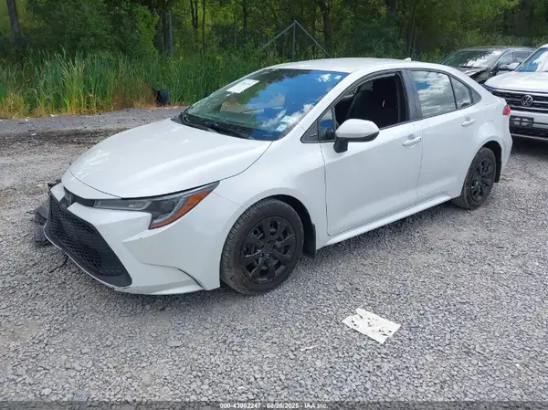 JTDEPMAE3NJ191675 2022 TOYOTA COROLLA - Image 2
