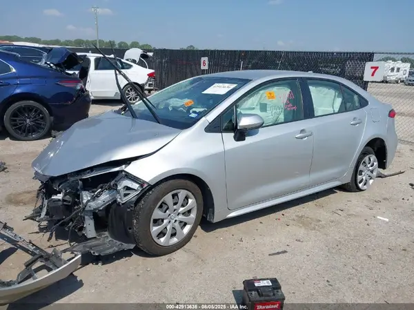 JTDEPMAE6MJ170401 2021 TOYOTA COROLLA - Image 2