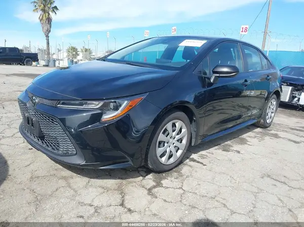 JTDEPMAE7MJ158404 2021 TOYOTA COROLLA - Image 2