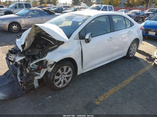 JTDEPMAE7MJ158645 2021 TOYOTA COROLLA - Image 2