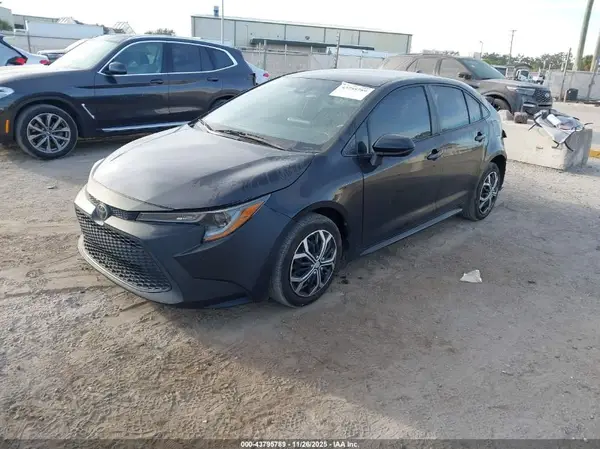 JTDEPMAE7MJ167331 2021 TOYOTA COROLLA - Image 2