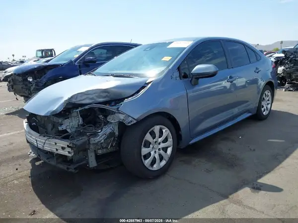 JTDEPMAE7NJ220207 2022 TOYOTA COROLLA - Image 2