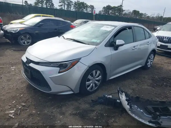 JTDEPMAE8MJ188852 2021 TOYOTA COROLLA - Image 2