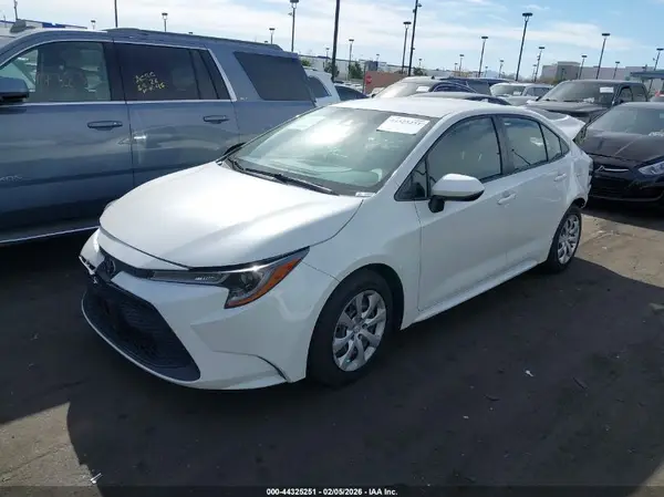 JTDEPMAE9MJ138350 2021 TOYOTA COROLLA - Image 2