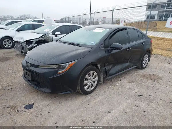 JTDEPMAE9MJ164592 2021 TOYOTA COROLLA - Image 2