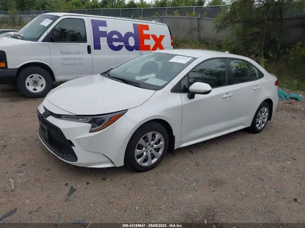JTDEPMAEXMJ172152 2021 TOYOTA COROLLA - Image 2
