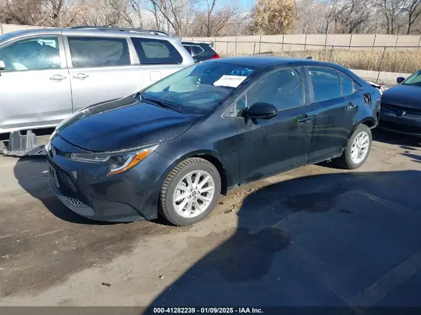 JTDVPMAE0NJ230979 2022 TOYOTA COROLLA - Image 2