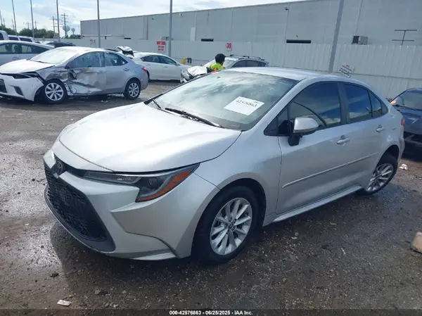 JTDVPMAE1MJ137838 2021 TOYOTA COROLLA - Image 2