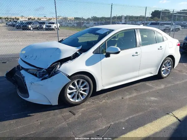 JTDVPMAE2MJ121390 2021 TOYOTA COROLLA - Image 2