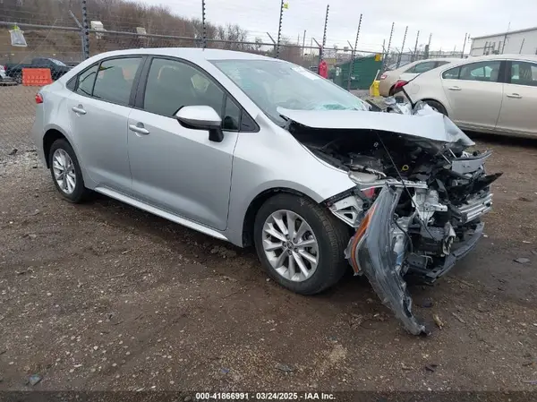 JTDVPMAE2N3020856 2022 TOYOTA COROLLA - Image 1