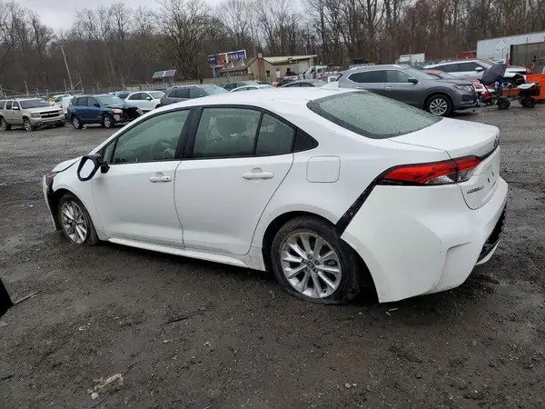 JTDVPMAE3MJ177502 2021 TOYOTA COROLLA - Image 2