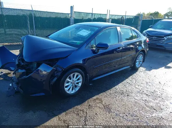 JTDVPMAE4MJ166766 2021 TOYOTA COROLLA - Image 2