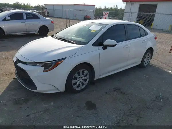 JTDVPMAE5MJ121268 2021 TOYOTA COROLLA - Image 2