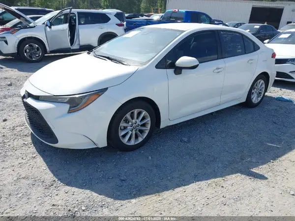 JTDVPMAE6MJ132425 2021 TOYOTA COROLLA - Image 2