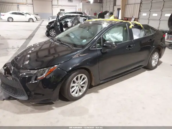 JTDVPMAE7MJ162047 2021 TOYOTA COROLLA - Image 2