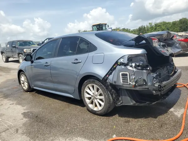 JTDVPMAE8MJ121765 2021 TOYOTA COROLLA - Image 2