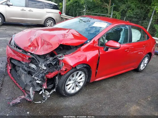 JTDVPMAE8MJ165586 2021 TOYOTA COROLLA - Image 2