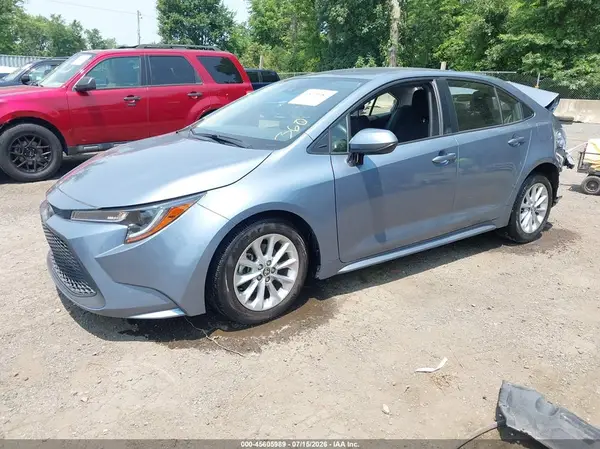 JTDVPMAE9NJ205773 2022 TOYOTA COROLLA - Image 2
