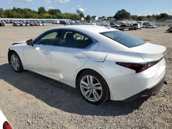 JTHA81F26M5047570 2021 LEXUS IS - Image 2