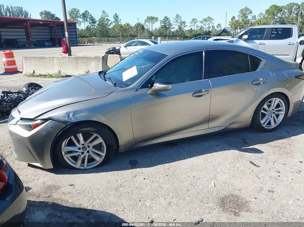 JTHAA1D20M5110590 2021 LEXUS IS - Image 2