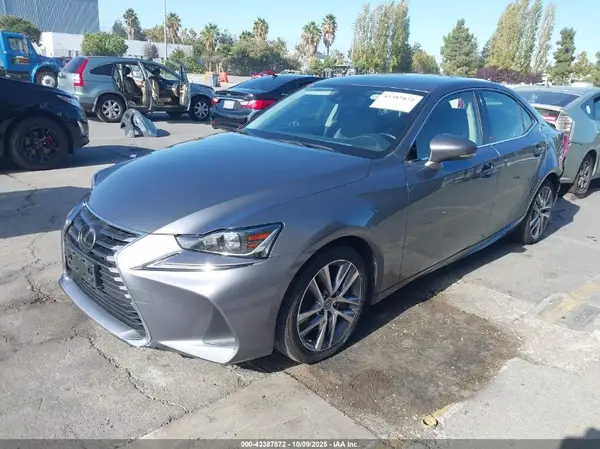 JTHAA1D25L5102547 2020 LEXUS IS - Image 2