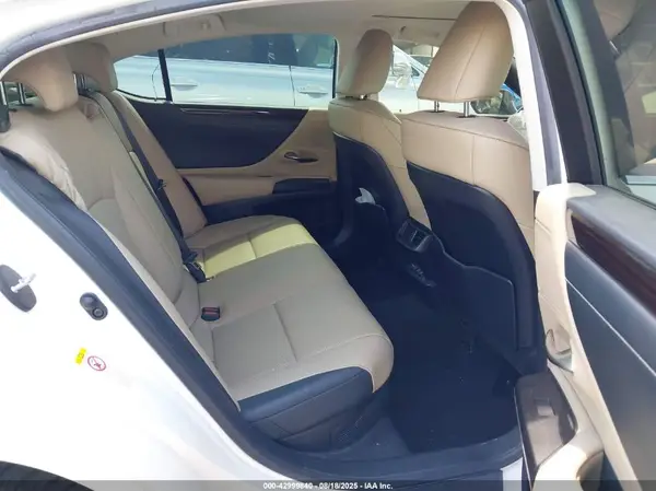 JTHB21B10K2032936 2019 LEXUS ES - Image 8