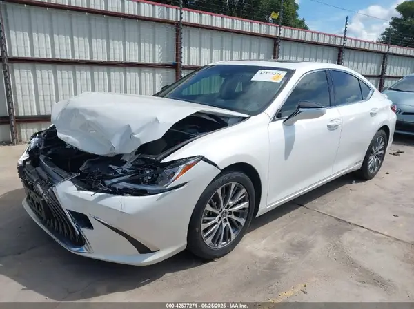 JTHB21B10K2033679 2019 LEXUS ES - Image 2
