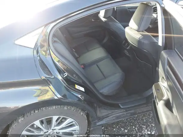 JTHB21B11K2032637 2019 LEXUS ES - Image 8