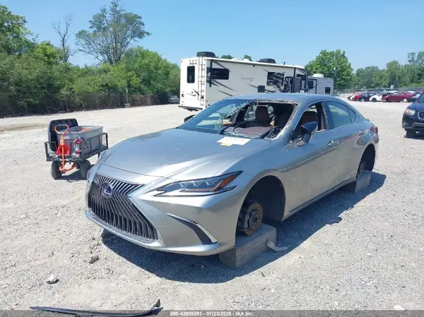 JTHB21B11K2042097 2019 LEXUS ES - Image 2