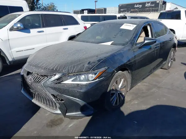 JTHB21B12K2035949 2019 LEXUS ES - Image 2