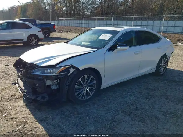 JTHB21B13K2022742 2019 LEXUS ES - Image 2