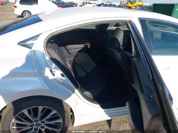 JTHB21B13K2022742 2019 LEXUS ES - Image 8
