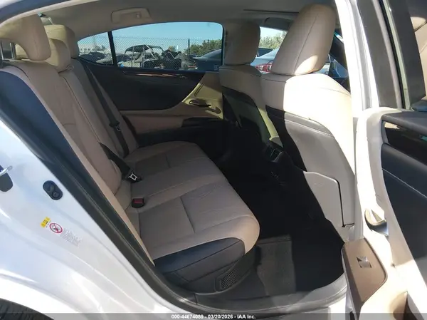 JTHB21B14K2038299 2019 LEXUS ES - Image 8