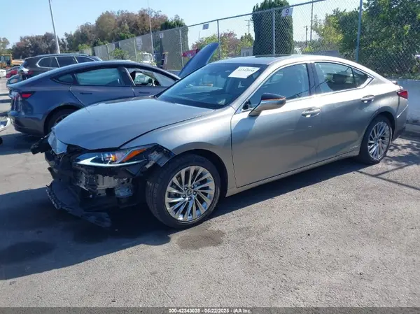 JTHB21B15K2031457 2019 LEXUS ES - Image 2
