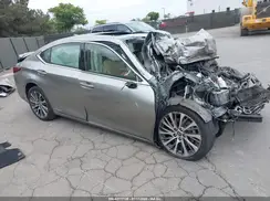 JTHB21B16K2034058 2019 LEXUS ES