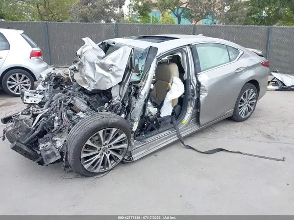 JTHB21B16K2034058 2019 LEXUS ES - Image 2