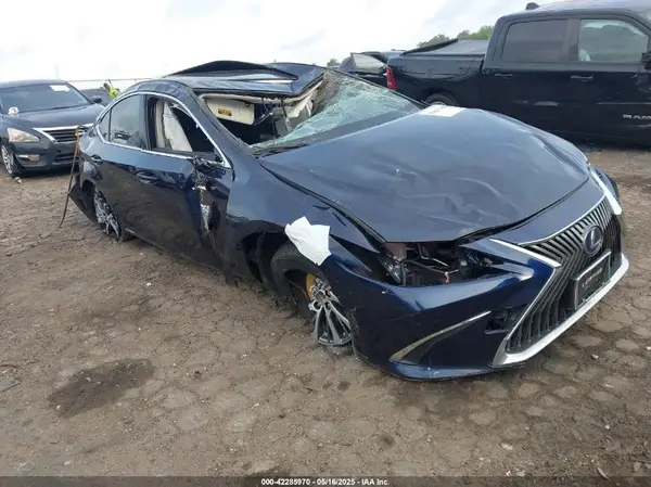 JTHB21B17K2041990 2019 LEXUS ES - Image 1