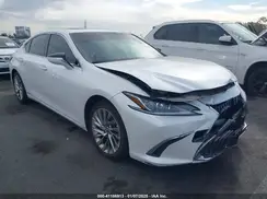 JTHB21B17K2042654 2019 LEXUS ES