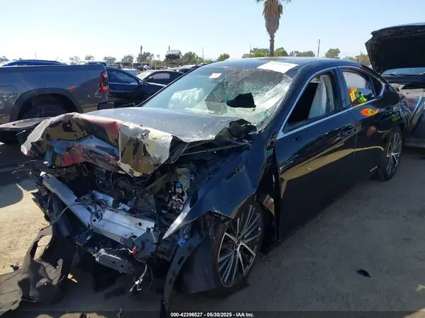 JTHB21B17K2044355 2019 LEXUS ES - Image 2