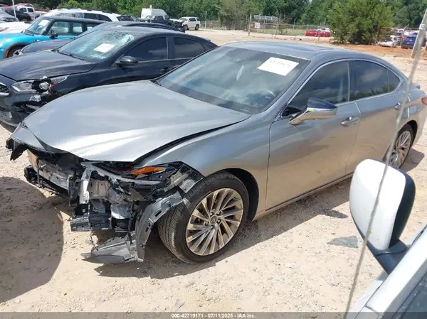 JTHB21B17K2051760 2019 LEXUS ES - Image 2