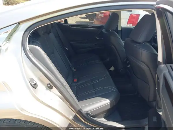 JTHB21B17K2051760 2019 LEXUS ES - Image 8
