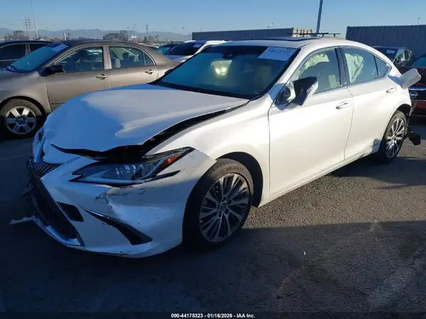 JTHB21B18K2019996 2019 LEXUS ES - Image 2