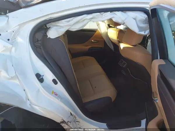 JTHB21B18K2019996 2019 LEXUS ES - Image 8