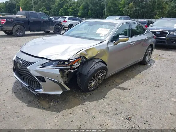 JTHB21B19K2002768 2019 LEXUS ES - Image 2