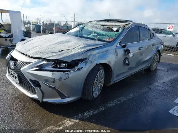 JTHB21B19K2018324 2019 LEXUS ES - Image 2